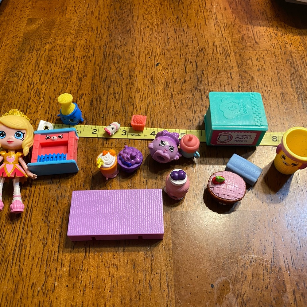 Shopkins.  Small group of Shopkins toys